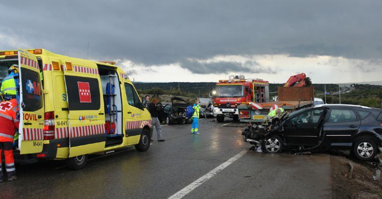 Facultativos del SUMMA en un accidente de tráfico (Archivo)