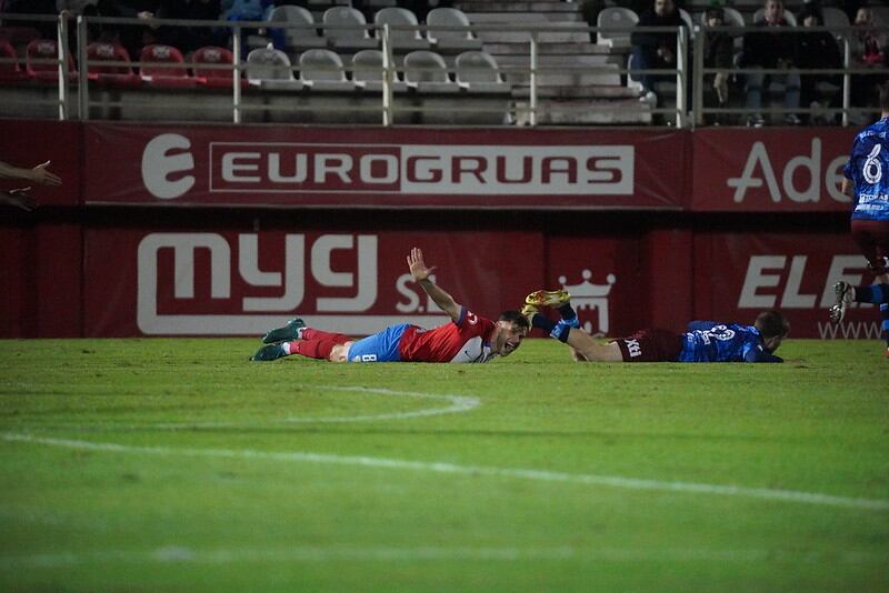 Iván frente al Yeclano