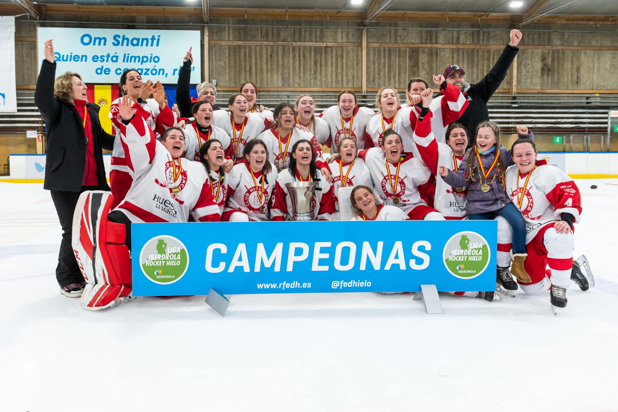 Equipo femenino del Club Hielo Jaca