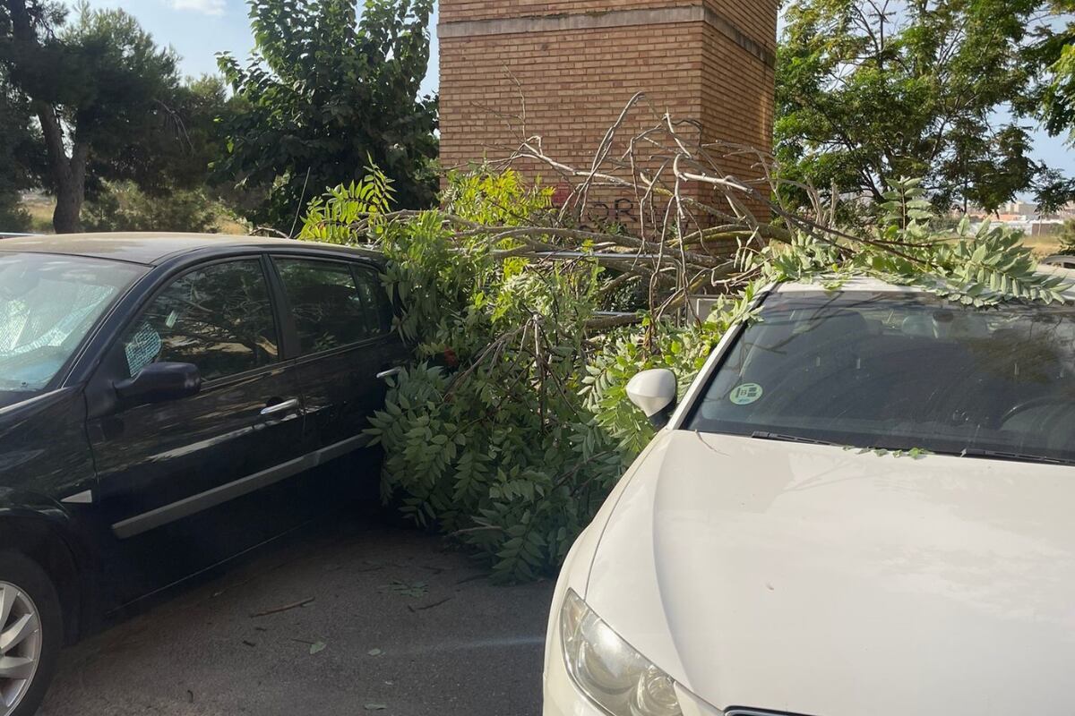 Vehículos dañados por viento en Cartagena