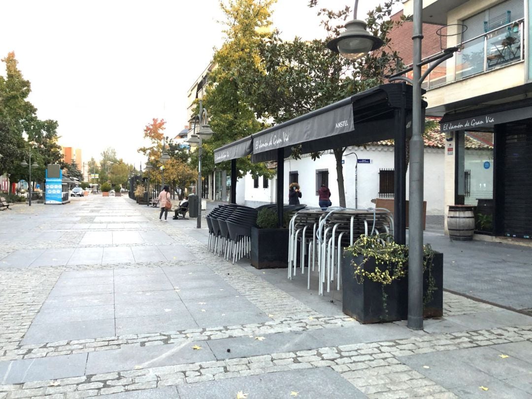 Un bar de Majadahonda permanece cerrado tras ser una de las zonas afectadas por las limitaciones de movilidad.