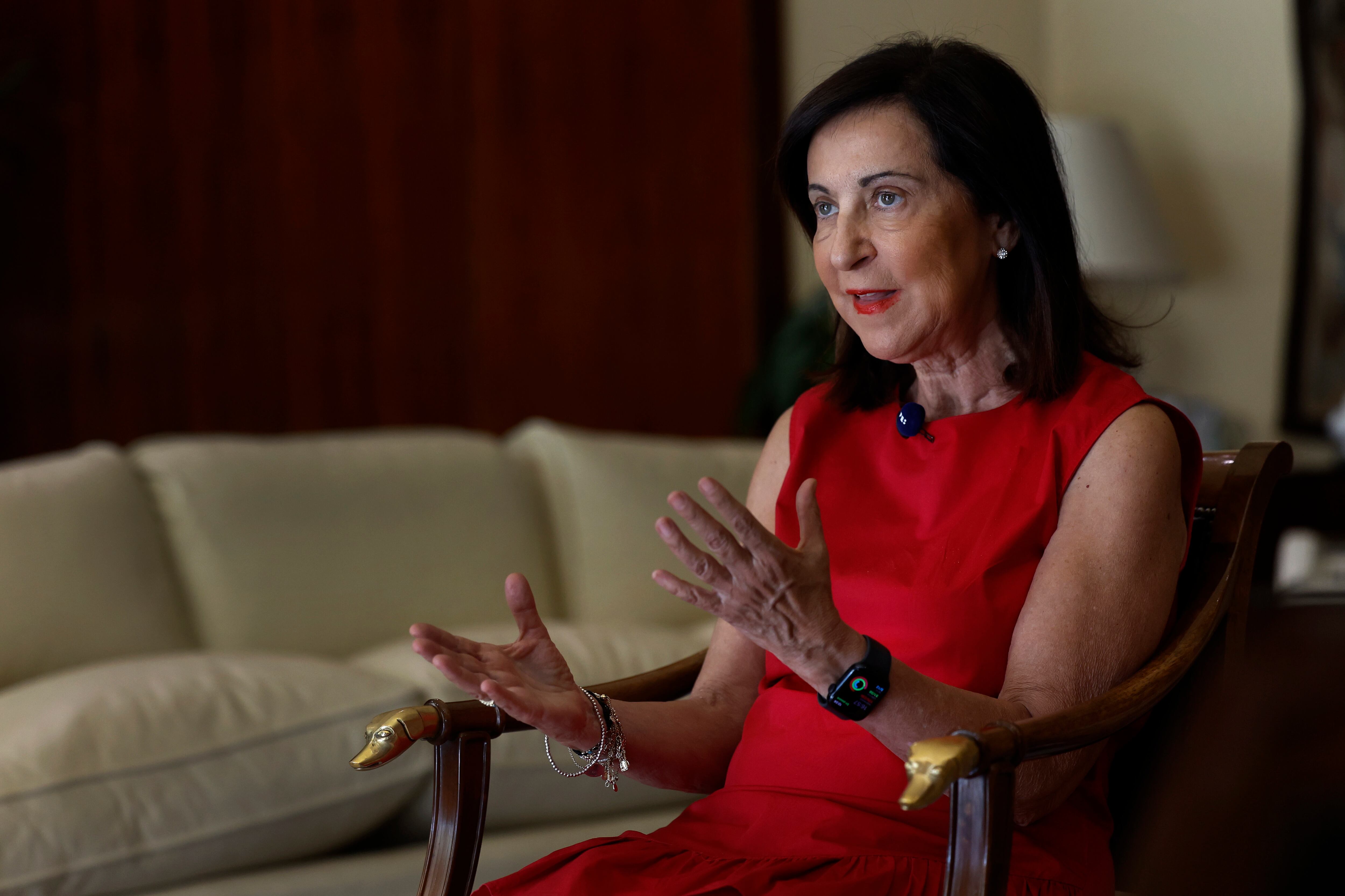 MADRID, 19/08/2025.- La ministra de Defensa, Margarita Robles, en una entrevista con EFE, ha asegurado este martes que la Unidad Militar de Emergencias (UME) se prepara durante todo el año para afrontar los incendios forestales, mientras que en el caso de las comunidades autónomas, "cada una será la que tenga que decir si estaba preparada o no". EFE/Chema Moya