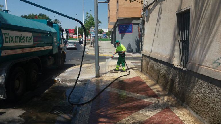 Plan de limpieza en calles y pedanías en acción