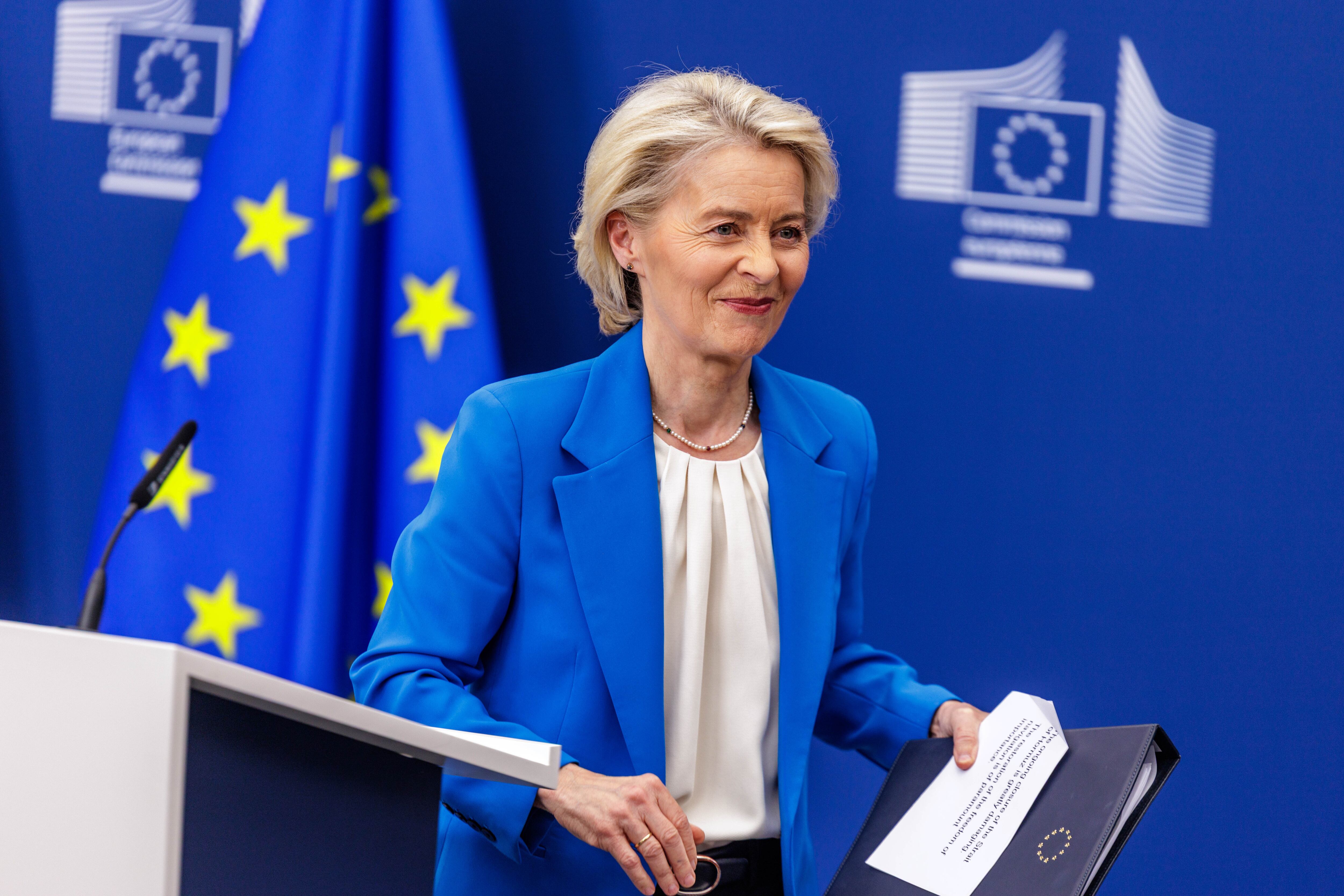 La presidenta de la Comisión Europea, Ursula von der Leyen, comparece ante la prensa tras una reunión del Colegio de Comisarios en Bruselas, Bélgica, el 13 de abril de 2026