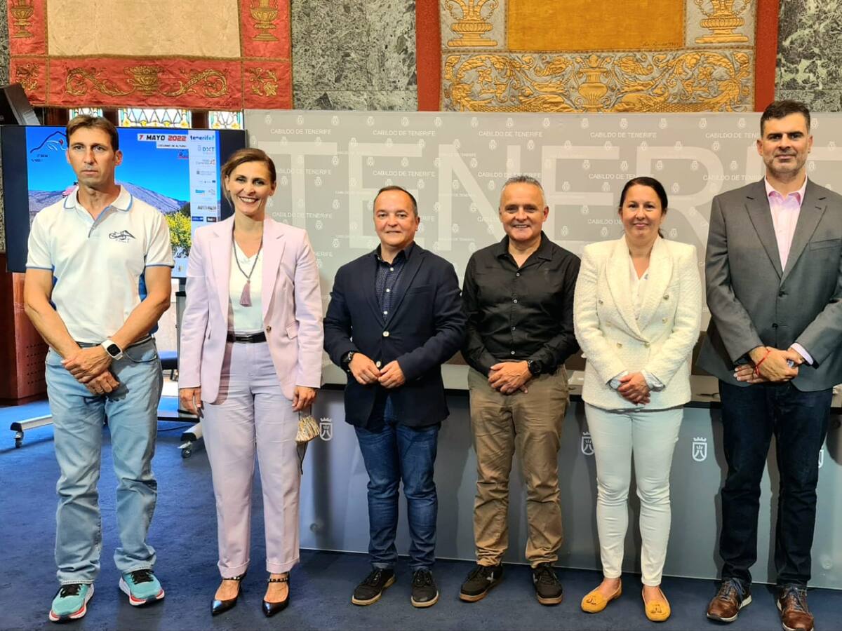 Un millar de ciclistas participan en la Vuelta al Teide