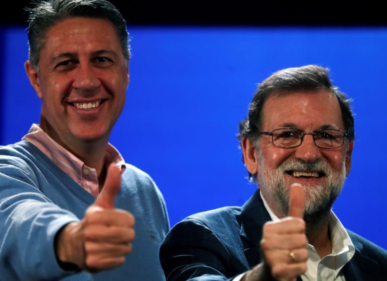 El presidente del Gobierno y del Partido Popular, Mariano Rajoy, durante el acto de campaña con motivo de las elecciones catalanas del 21D, junto al candidato del PPC a la Generalitat, Xavier García Albiol 