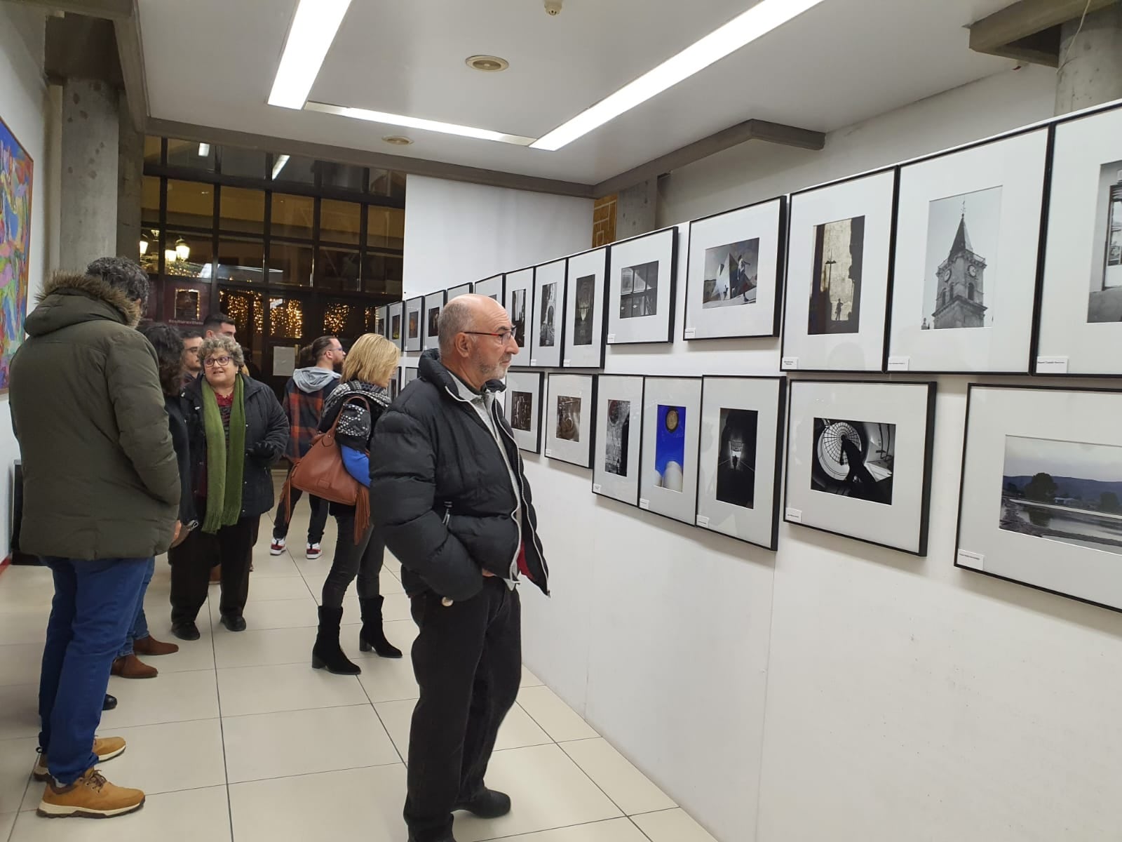 Exposición en el vestíbulo de la Casa de Cultura