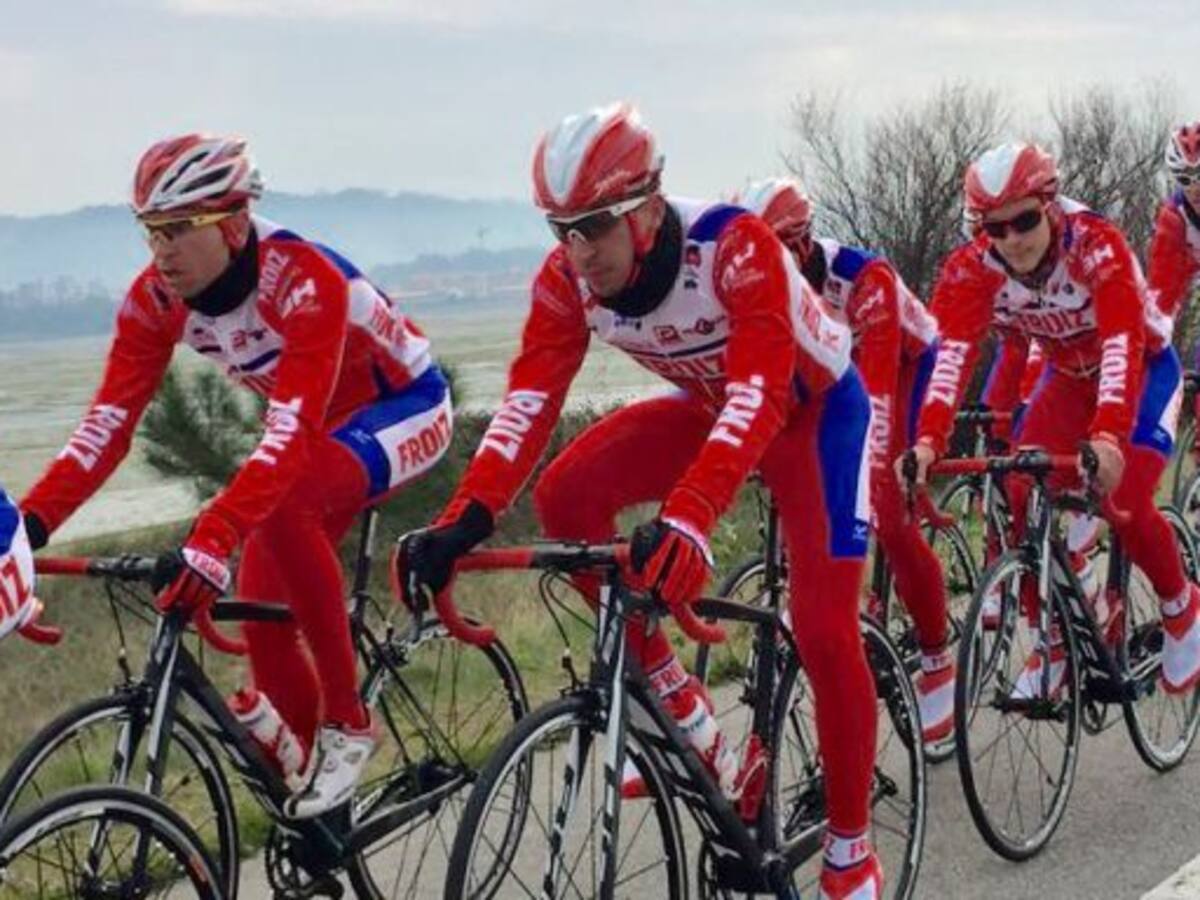 El Froiz cierra plantilla