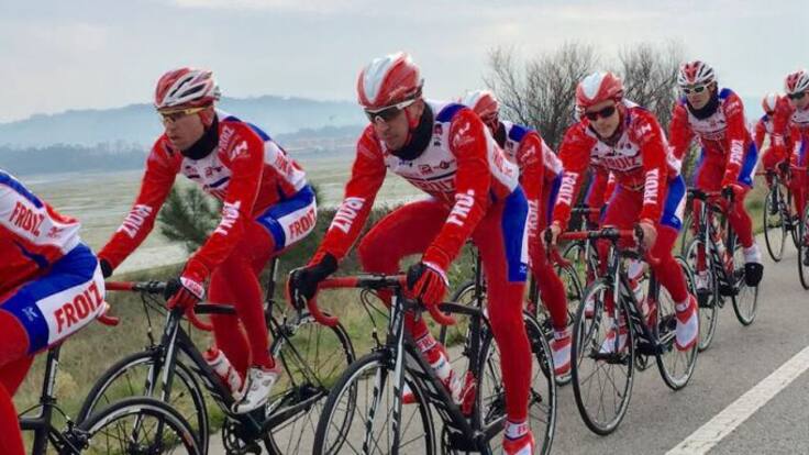 El Froiz cierra plantilla