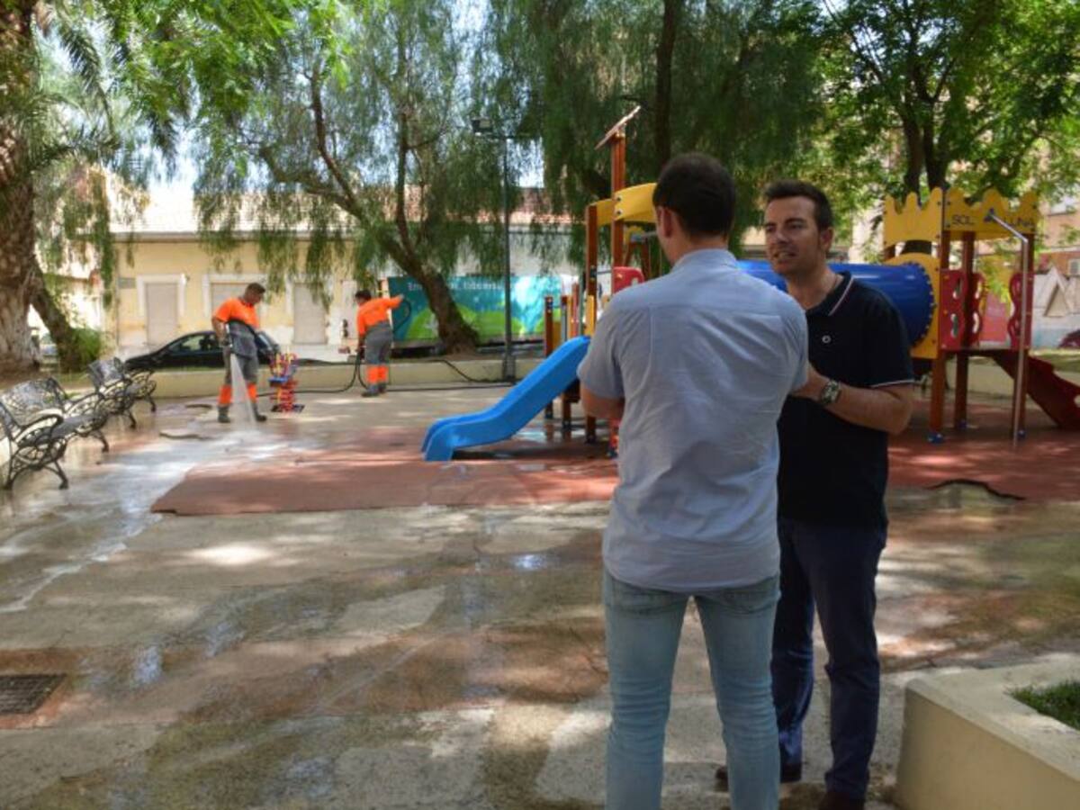 Elda realizará un baldeo y riego especial que se suma a los servicios ordinarios