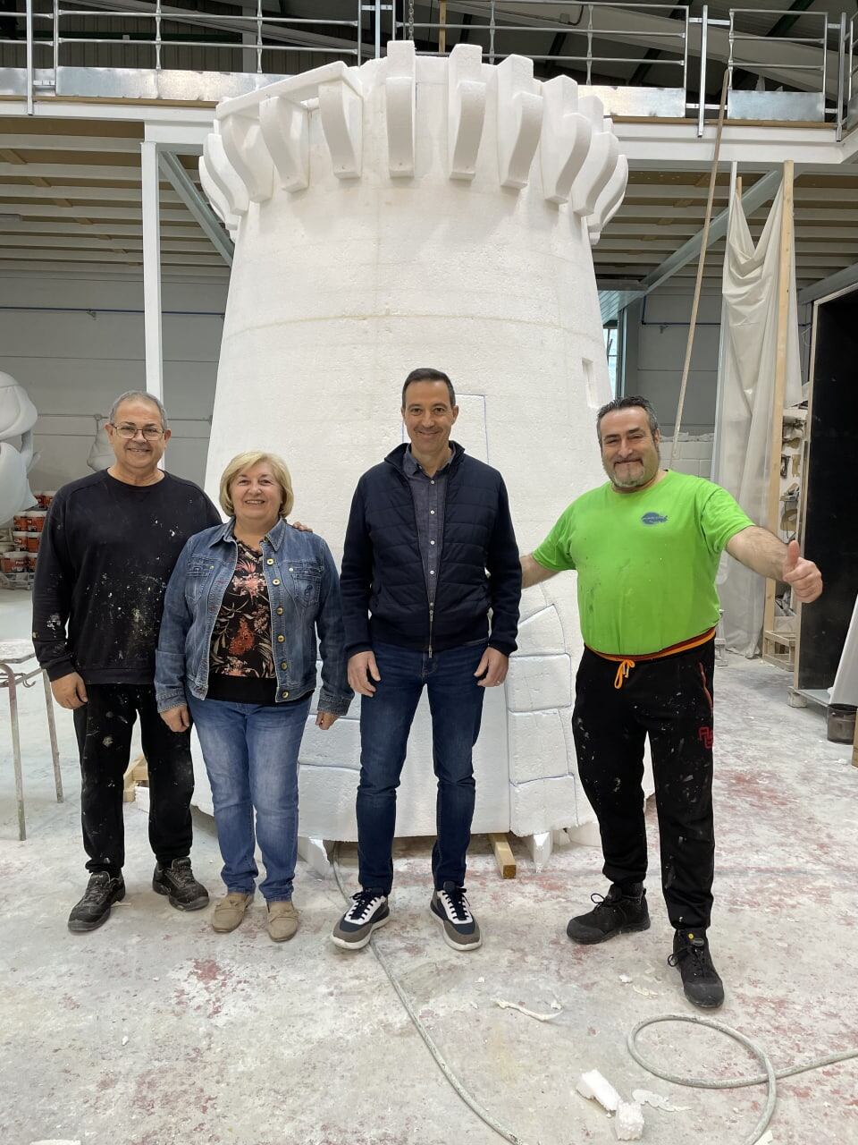 Autoridades de Piles durante una visita al taller de Palacio i Serra.