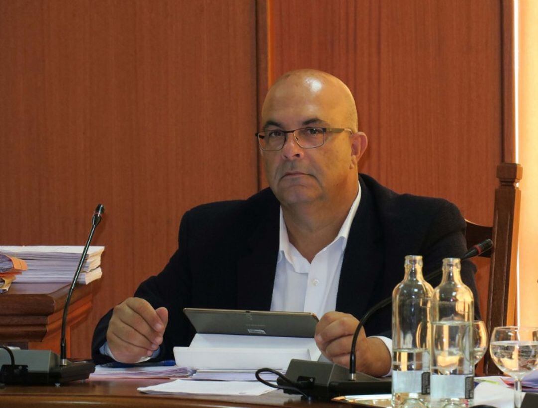 Luis Arráez Guadalupe en uno de los plenos del Cabildo de Lanzarote.