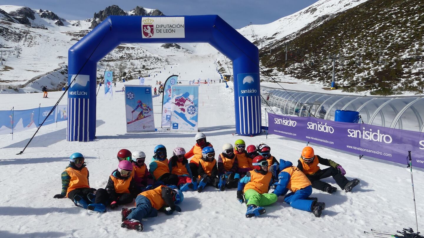Varios niños en San Isidro