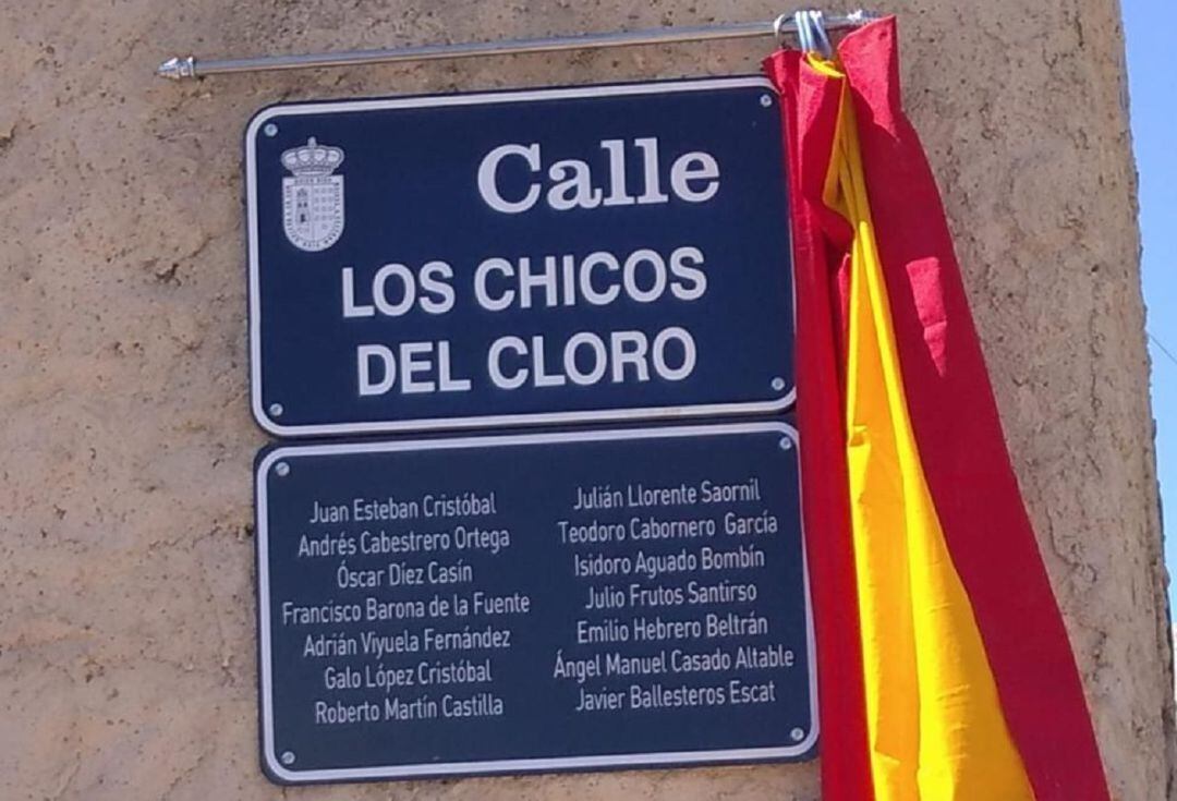 La placa que se estrenó durante las fiestas de Roa