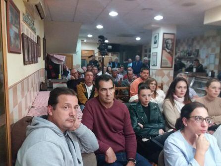 Público asistente a la asamblea extraordinaria del PSOE