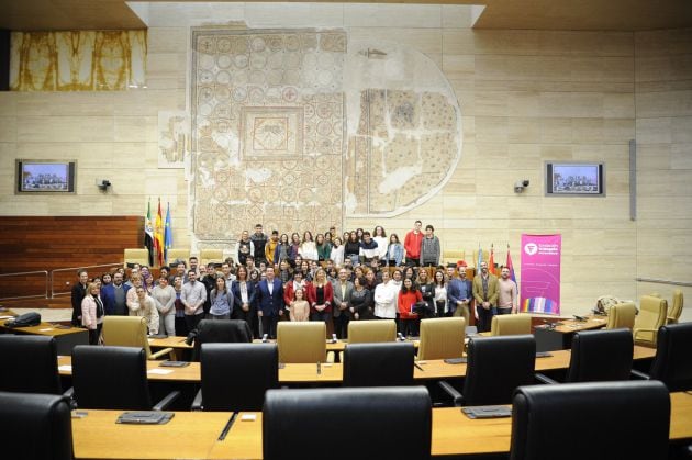 La foto de todos los asistentes al acto contra el bullyIng por LGTBIfobia