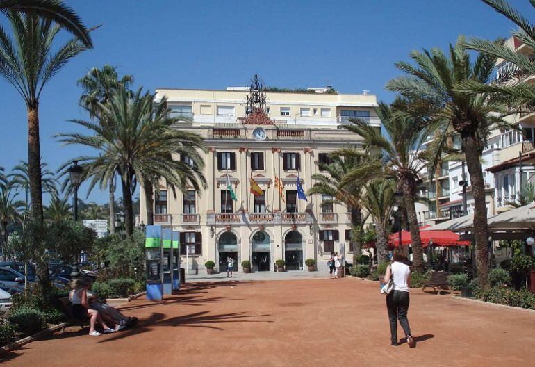 L'Ajuntament de Lloret de Mar ha passat a la ofensiva amb els bancs que tenen pisos buits.