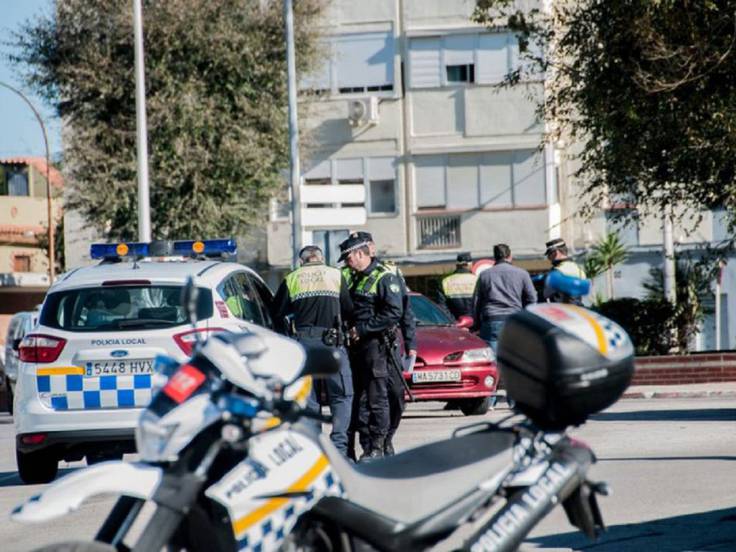 Un agente de policía en La Línea