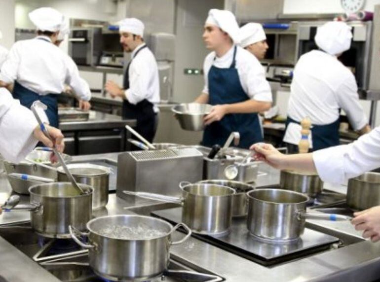 Cocineros en formación.