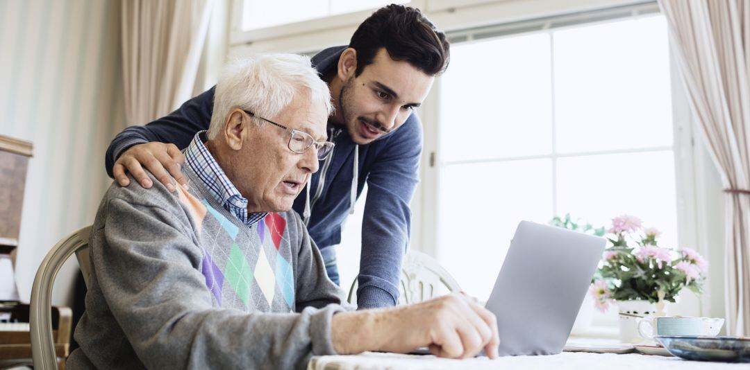 Los mayores de la localidad pueden apuntarse, hasta el 20 de junio, en los talleres de informática para aprender a usar las redes sociales, mejorar la memoria y técnicas de relajación