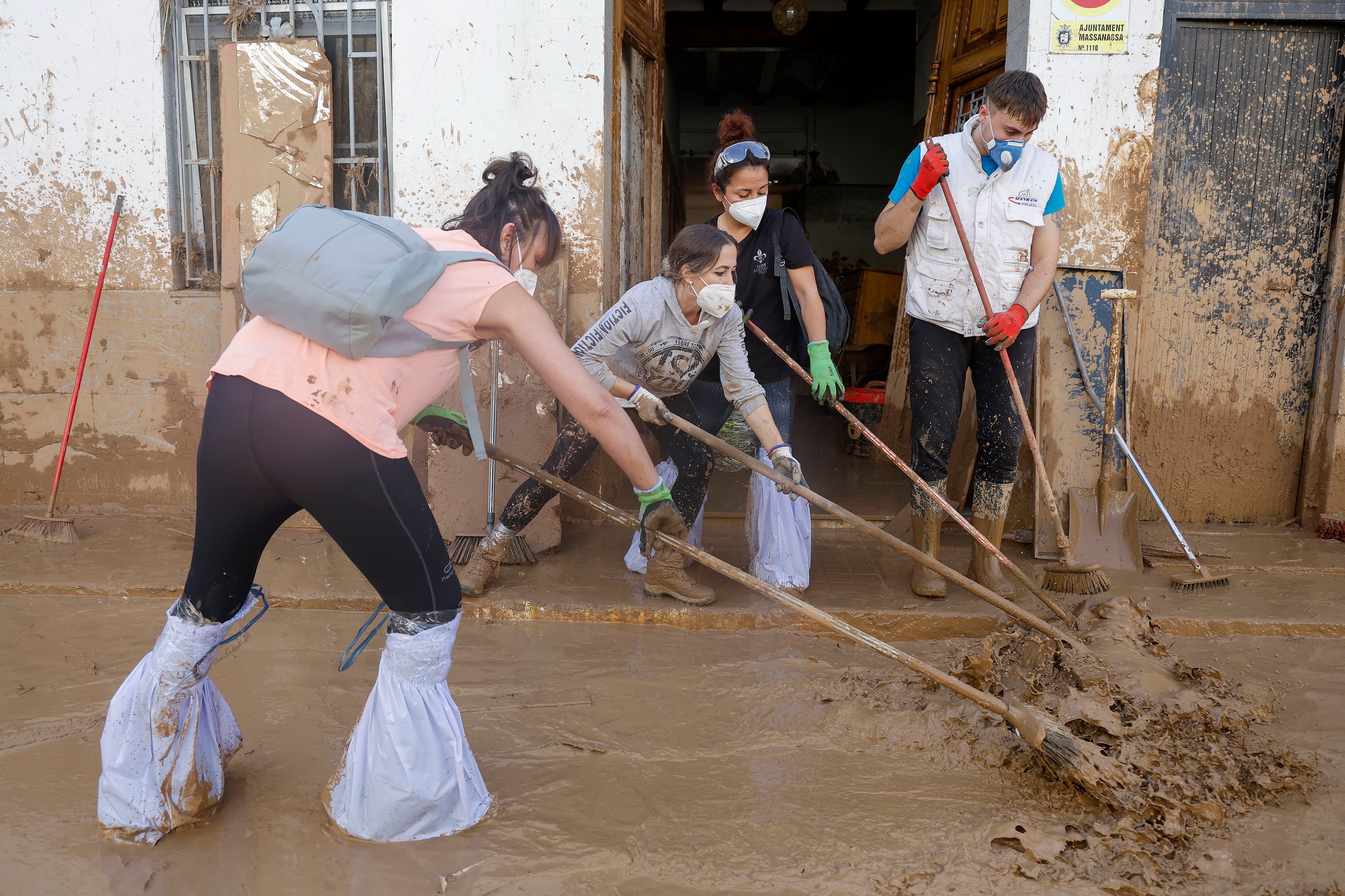 Las patronales del sector a nivel regional y estatal, Apelva y Afelin, han subrayado en un comunicado "la necesidad de contar con personal especializado y con experiencia"