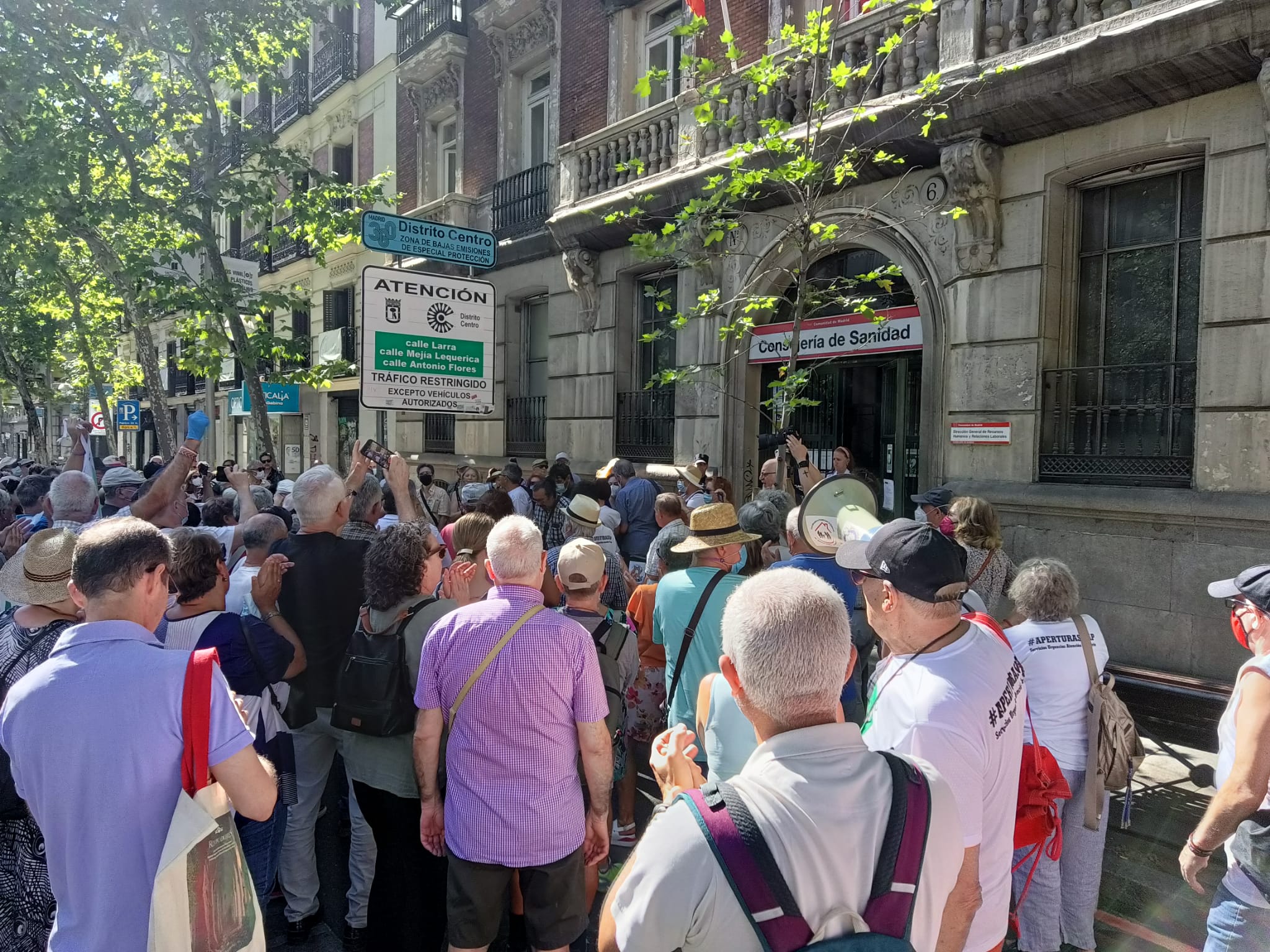 Decenas de personas han vuelto a mostrar su apoyo a la doctora Mar Noguerol