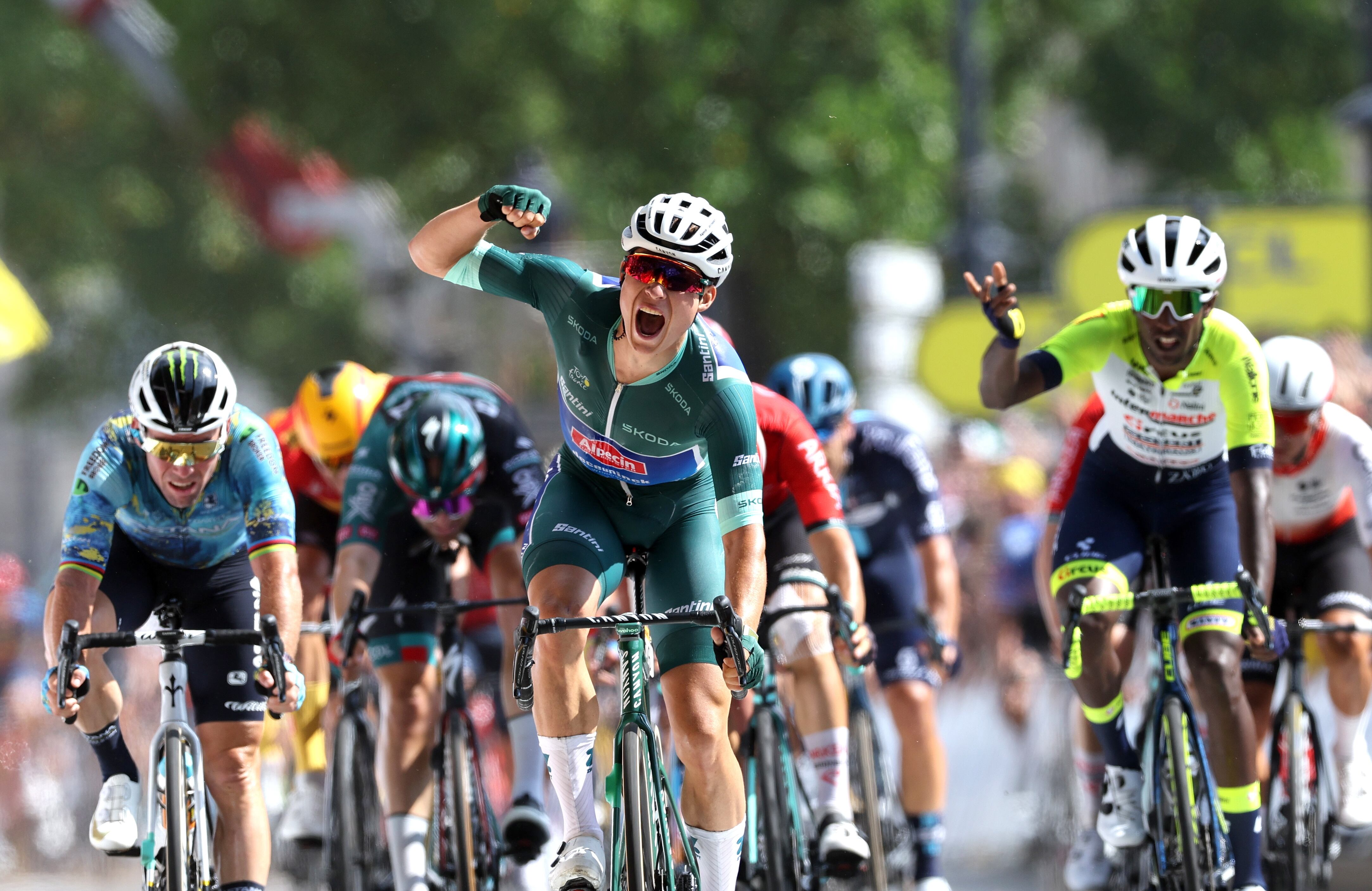 Jasper Philipsen celebra su victoria en la séptima etapa del Tour