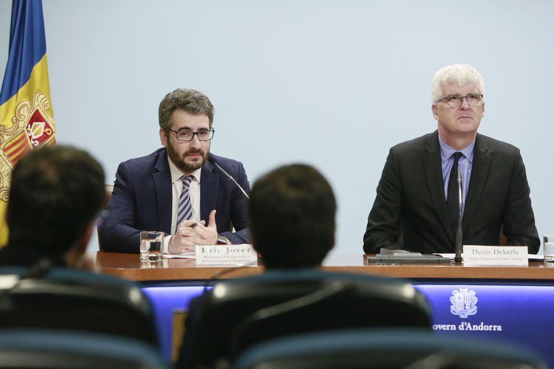 Roda de premsa entre el MEES i la Delegació de l’Ensenyament Francès relativa als espais del Lycée Comte de Foix amb Eric Jover,ministre d’Educació i Ensenyament Superior i Denis Dekerle,delegat d'ensenyament Francès a Andorra
