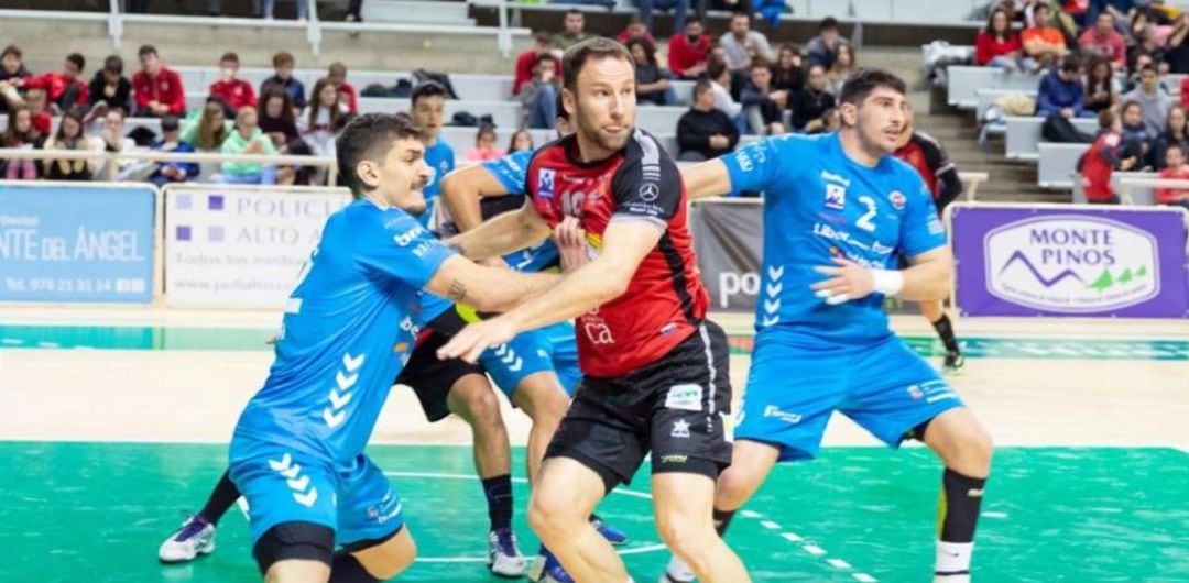 Tioumentsev, durante su etapa en el BADA Huesca