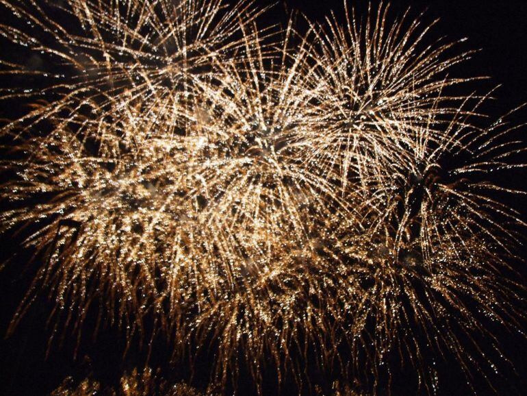 Castillo de fuegos artificiales para concluir las fiestas de Sant Pasqual 2016.