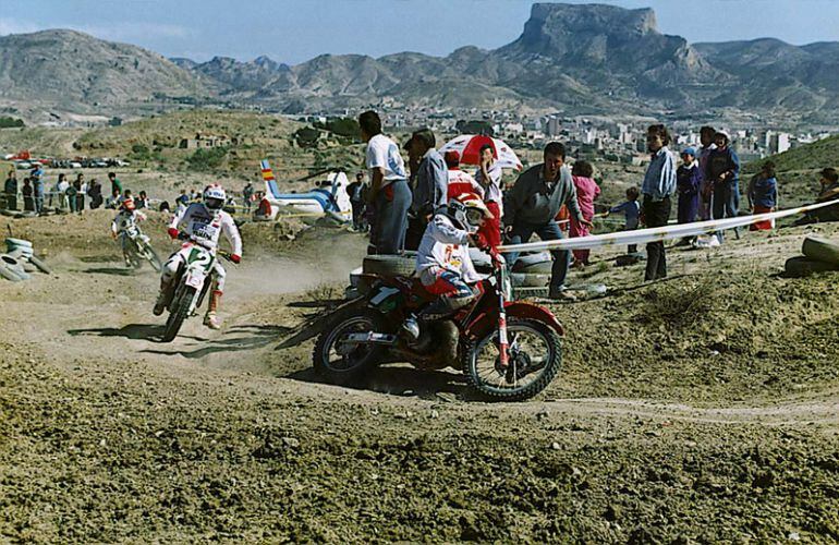 Una de las carreras en el mítico circuito eldense