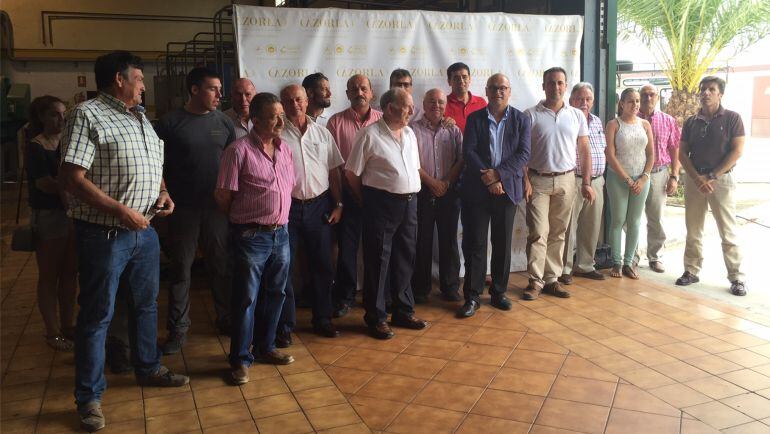 Empresarios junto a Manuel Fernández, diputado de promoción y turismo