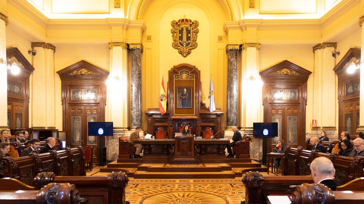 El pleno de A Coruña aplaza el desarrollo de As Percebeiras y aborda vivienda, Alvedro y el SAF