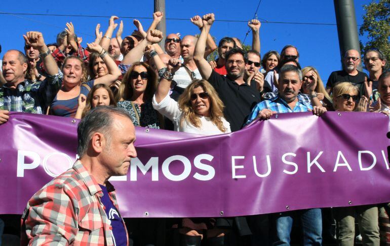 El hasta ahora secretario general de Podemos Euskadi, Roberto Uriarte, comparecía ayer con miembros del Consejo Ciudadano del País Vasco para exponer las razones de su dimisión.