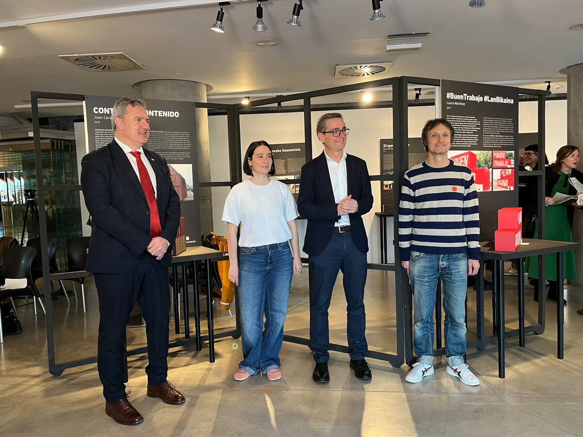 Itsasmuseum celebra una década de arte con alumnos de la UPV/EHU en la exposición "10 años de arte sobre contenedores portuarios"