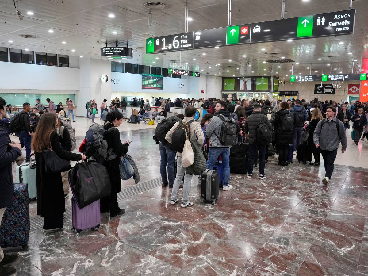 Renfe suspende la circulación de los trenes Avril por incidencia informática y reubica a los pasajeros afectados