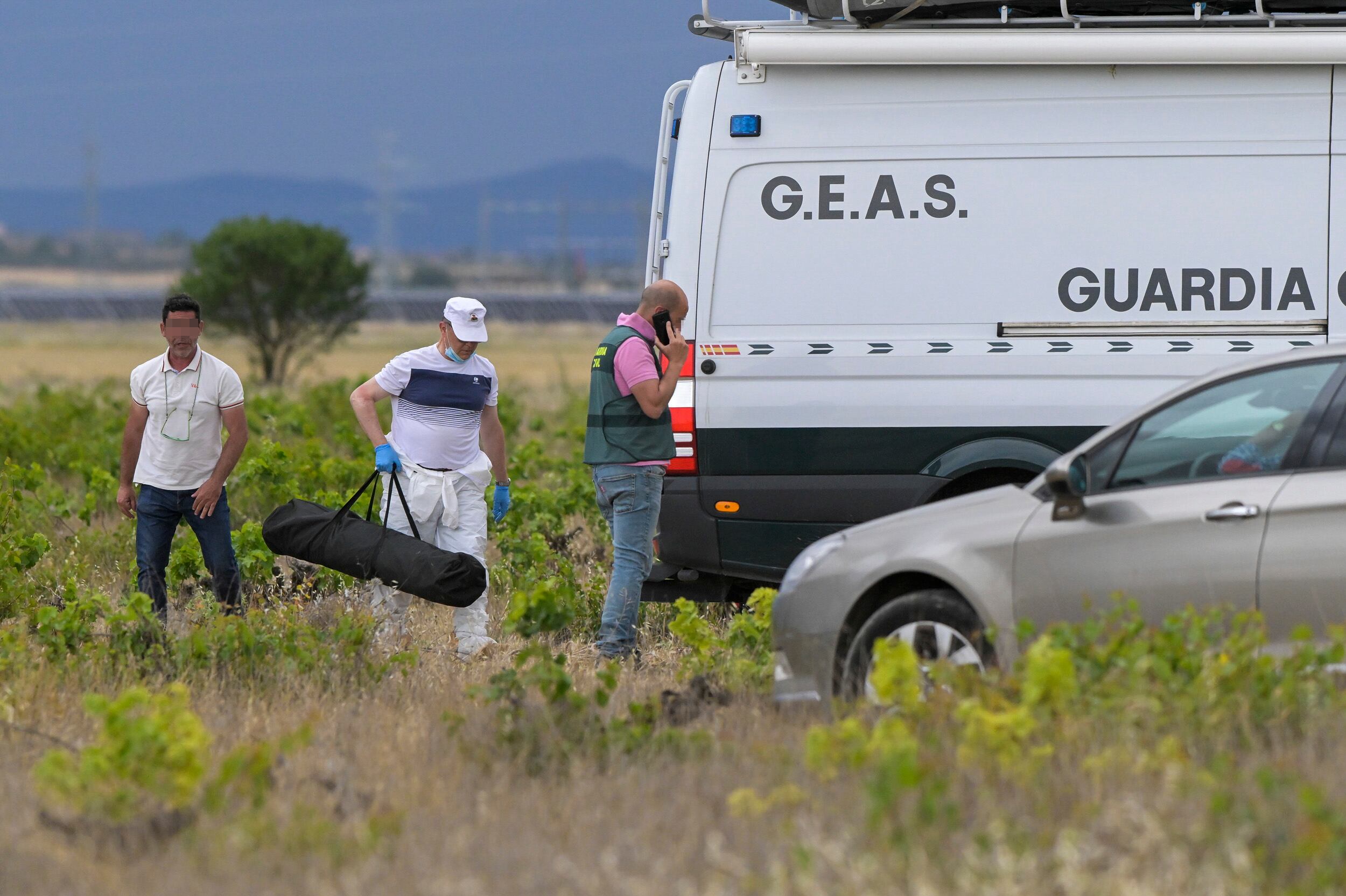 MANZANARES (CIUDAD REAL), 02/06/2023.- La Guardia Civil continúa este viernes la búsqueda del empresario Jesús María González Borrajo, desaparecido desde el 19 de junio de 2019, para seguir explorando un pozo de difícil acceso en una finca ubicada en el municipio de Manzanares (Ciudad Real), por lo cual se ha incorporado nueva maquinaria al dispositivo de búsqueda. EFE/Jesús Monroy
