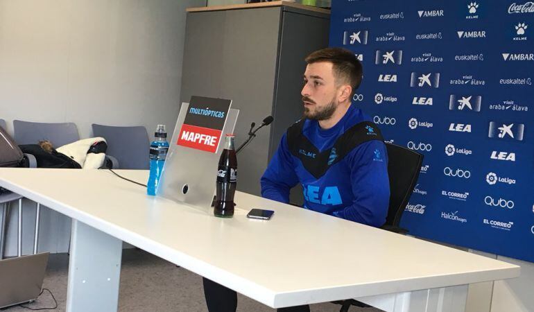 Héctor Hernández, durante la rueda de prensa en Ibaia.