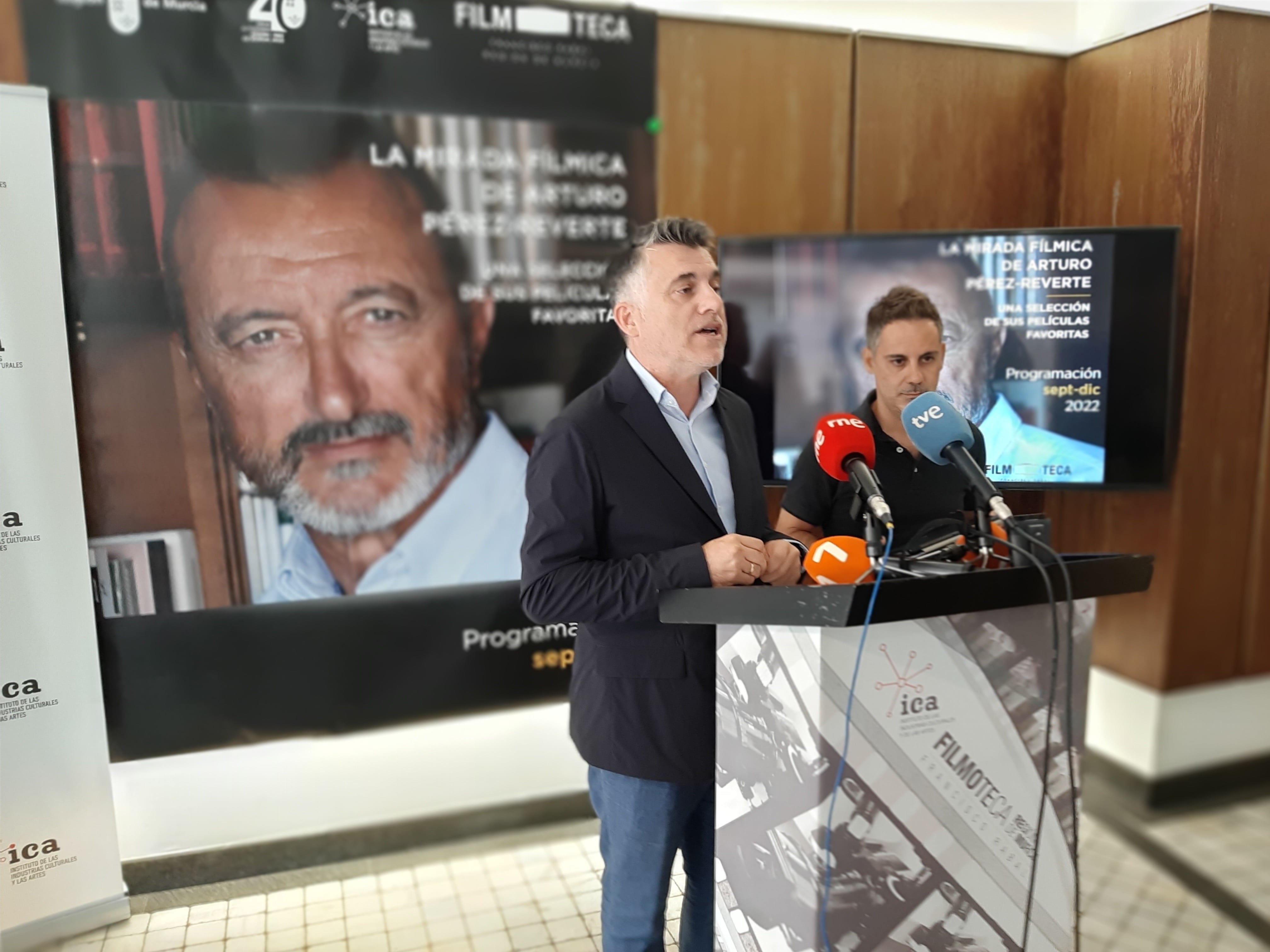 Juan Antonio Lorca, secretario general de la Consejería de Cultura, durante la presentación de la programación de la Filmoteca regional / CARM