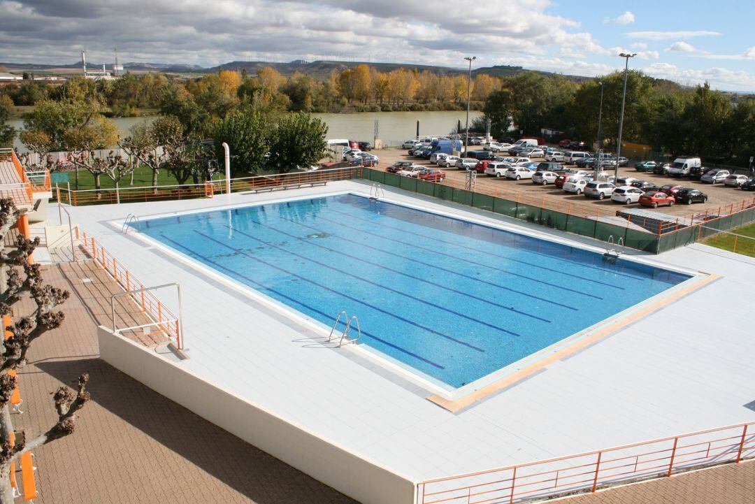 Piscina del complejo Ribotas Tudela