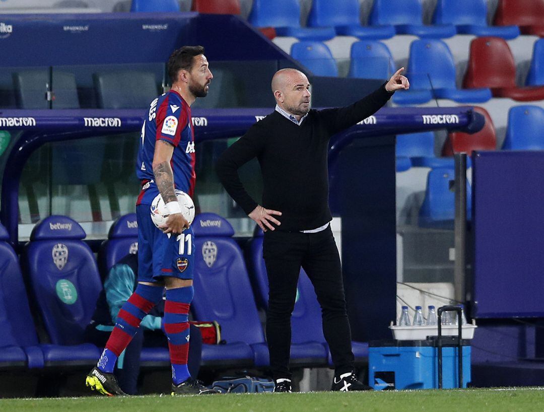 Paco Lonpez, Head Coach of Levante gestures during the La Liga Santander