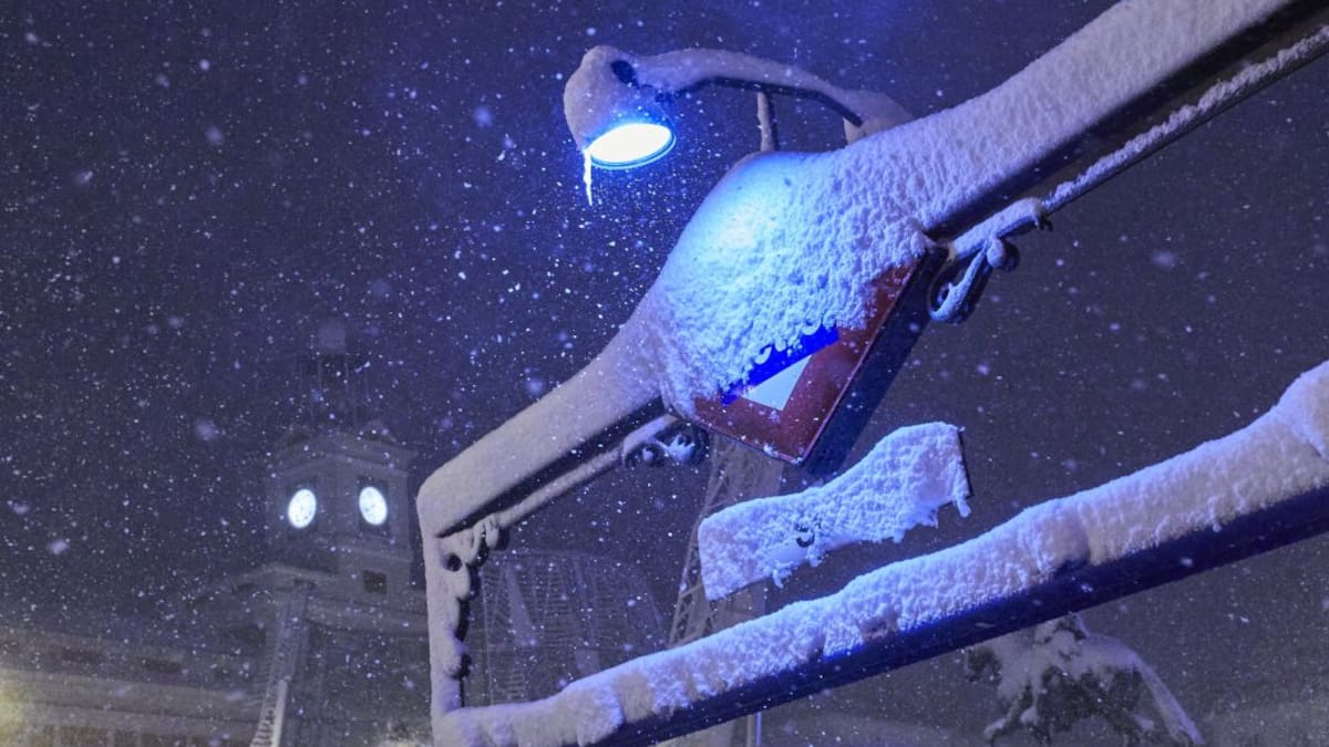 Enfermeros, quitanieves o profesionales de Metro los trabajadores incansables del temporal Filomena