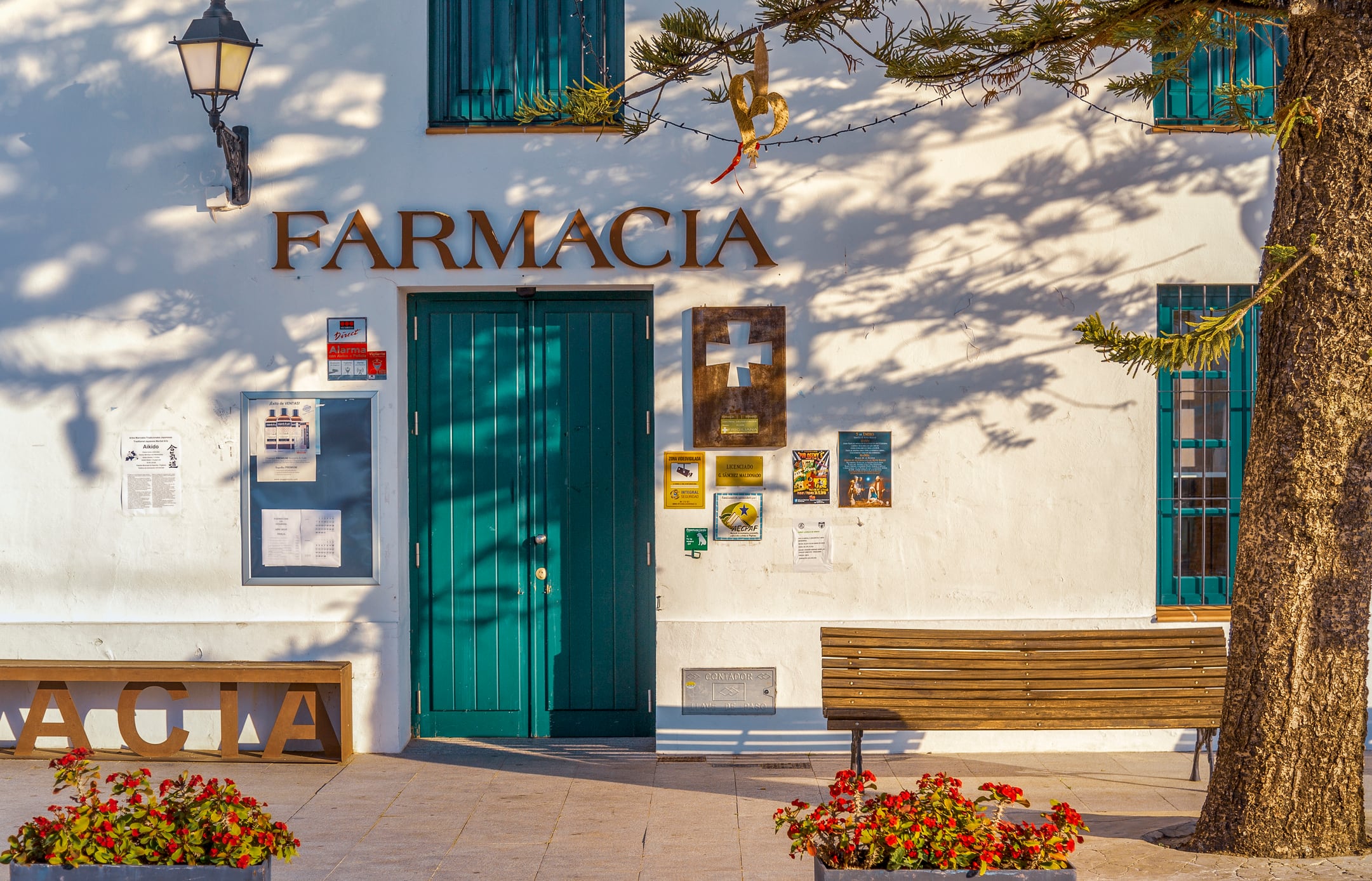 Una farmacia en un pueblo de la Costa del Sol