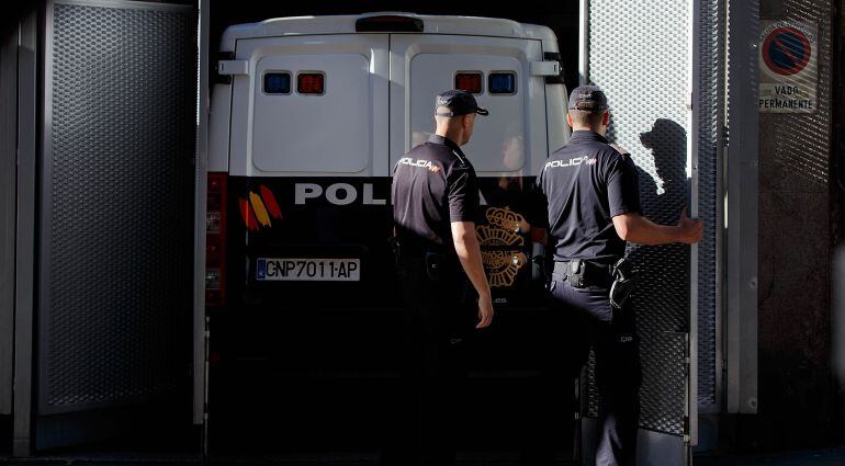 Agentes de la Policía Nacional.