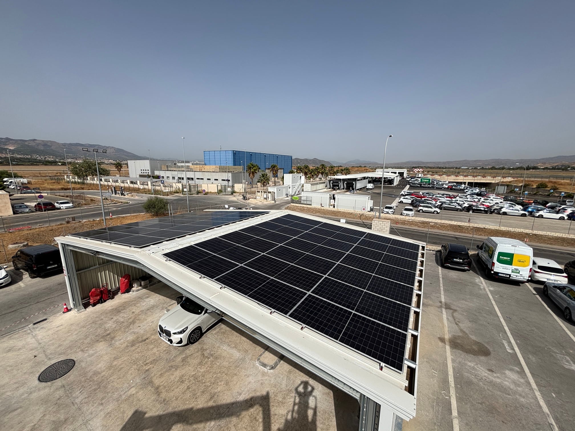 Un proyecto pionero que permite generar energía fotovoltaica sin afectar a la aviación