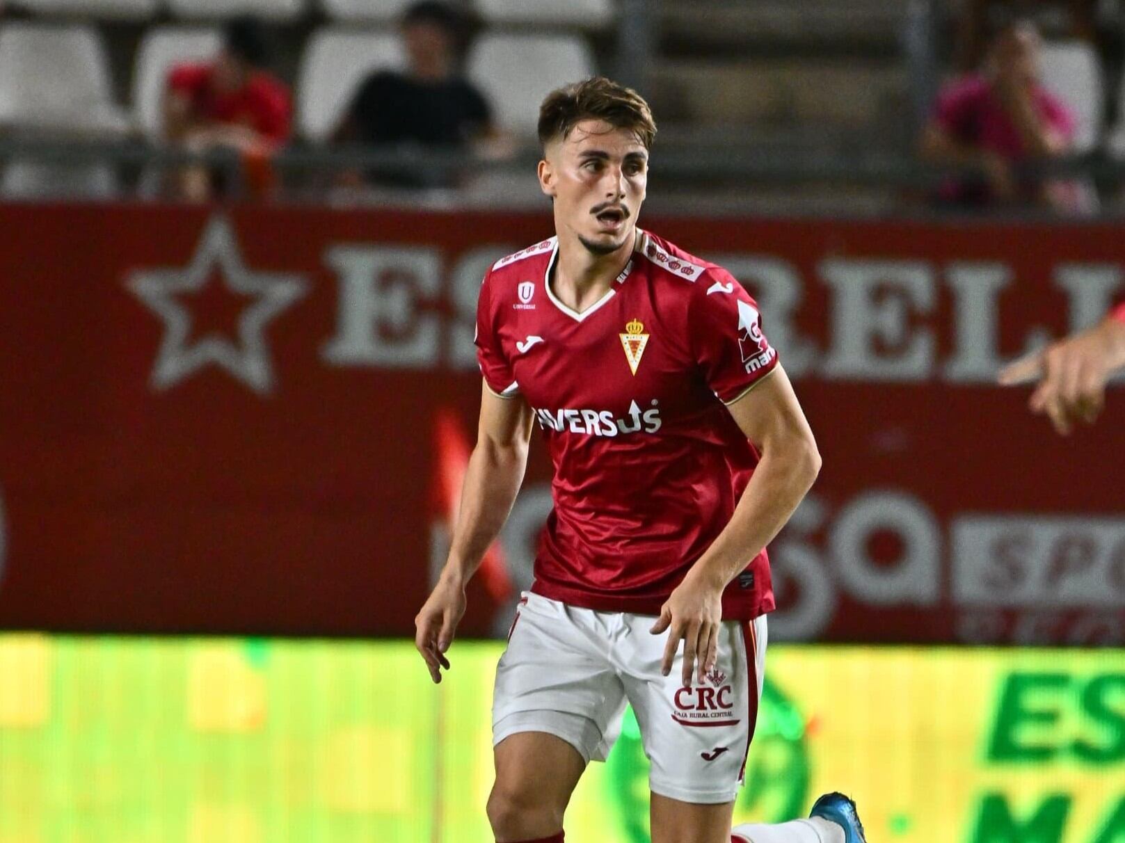 Antxon Jaso, jugador del Real Murcia, en el duelo ante el Villarreal B, el día que sufrió la grave lesión de rodilla.