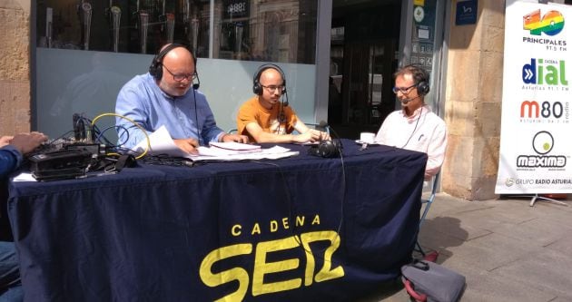 Víctor García y Jaime Ferrer durante la emisión de Hoy por Hoy Asturias