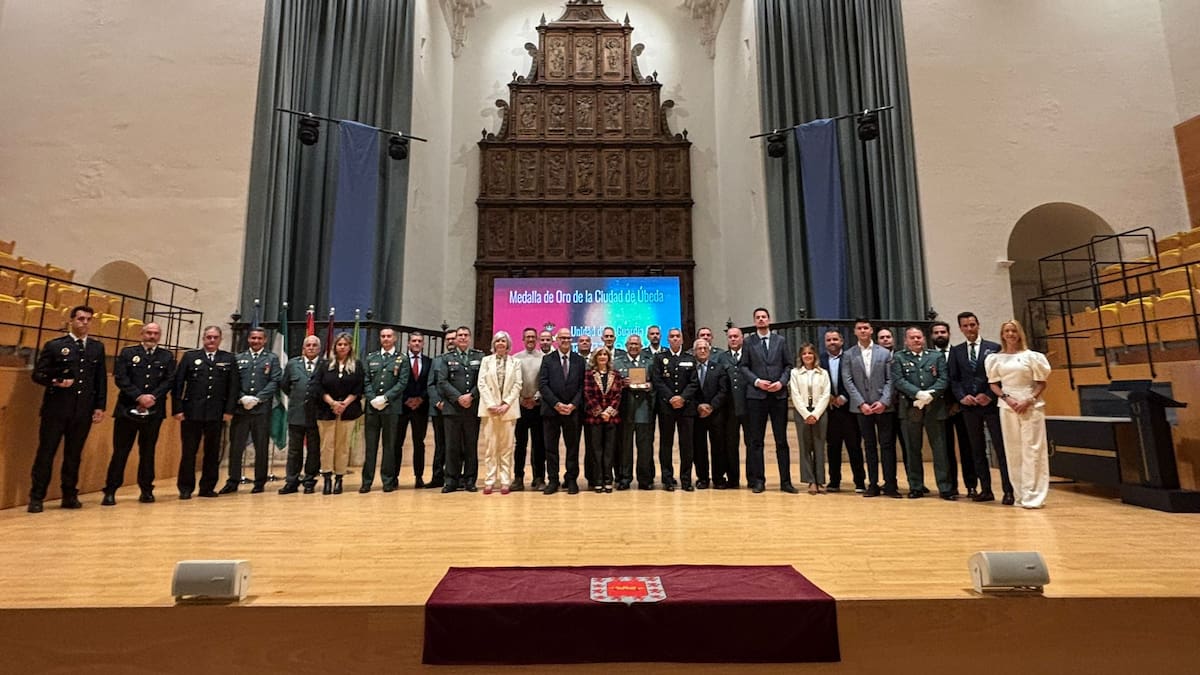 Úbeda entrega la Medalla de Oro de la ciudad al Equipo Roca de la Guardia Civil