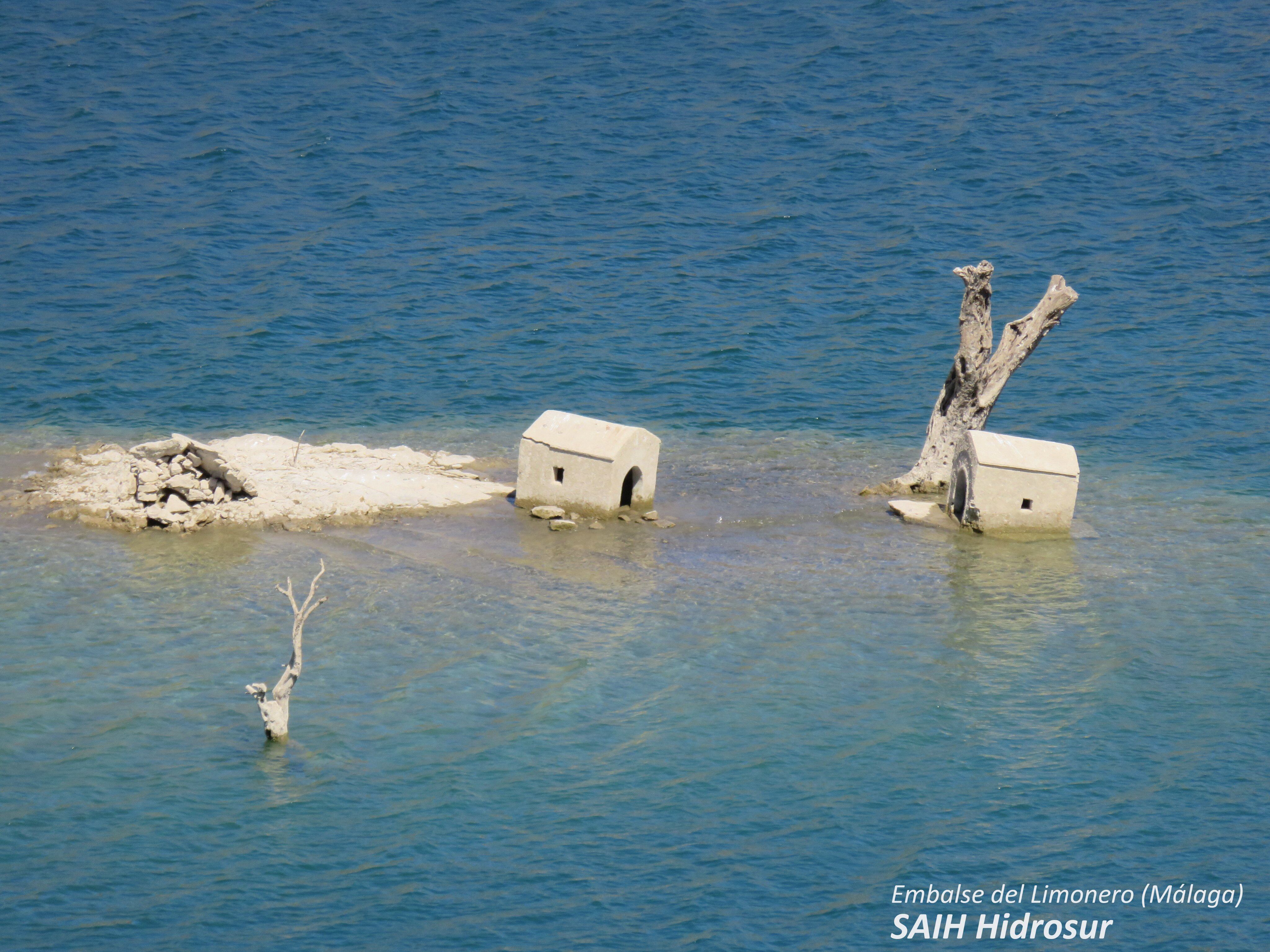 Una de las construcciones que estaban en el fondo del pantano del Limonero
