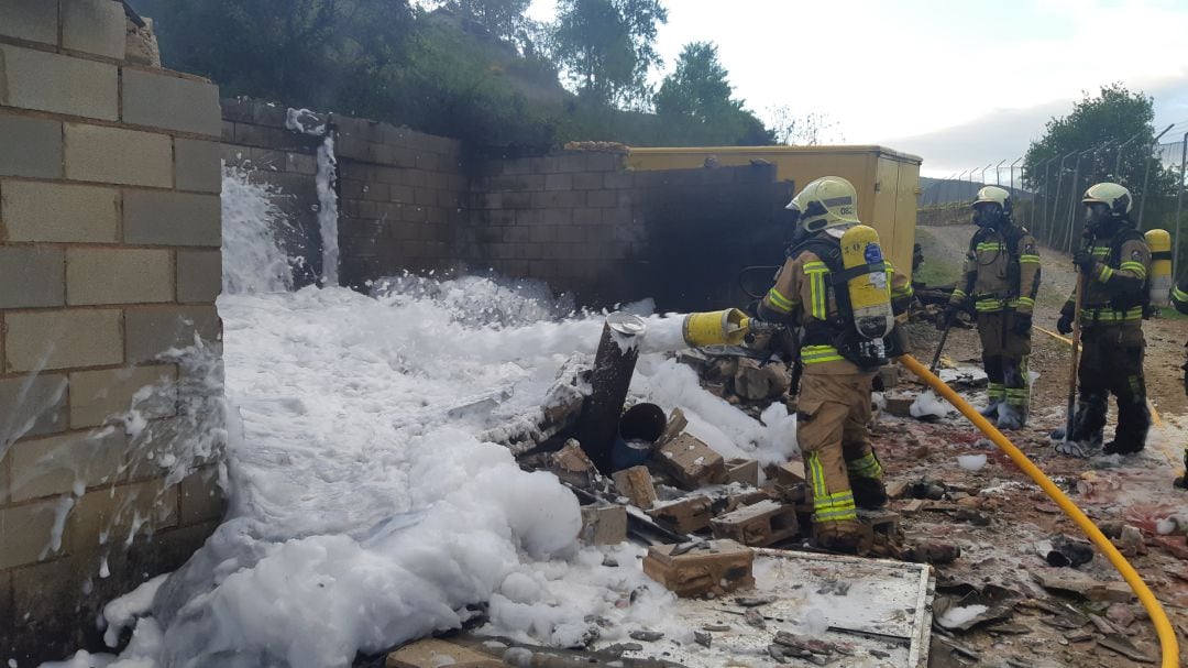 Los bomberos han sofocado el incendio en la pirotecnia Valecea